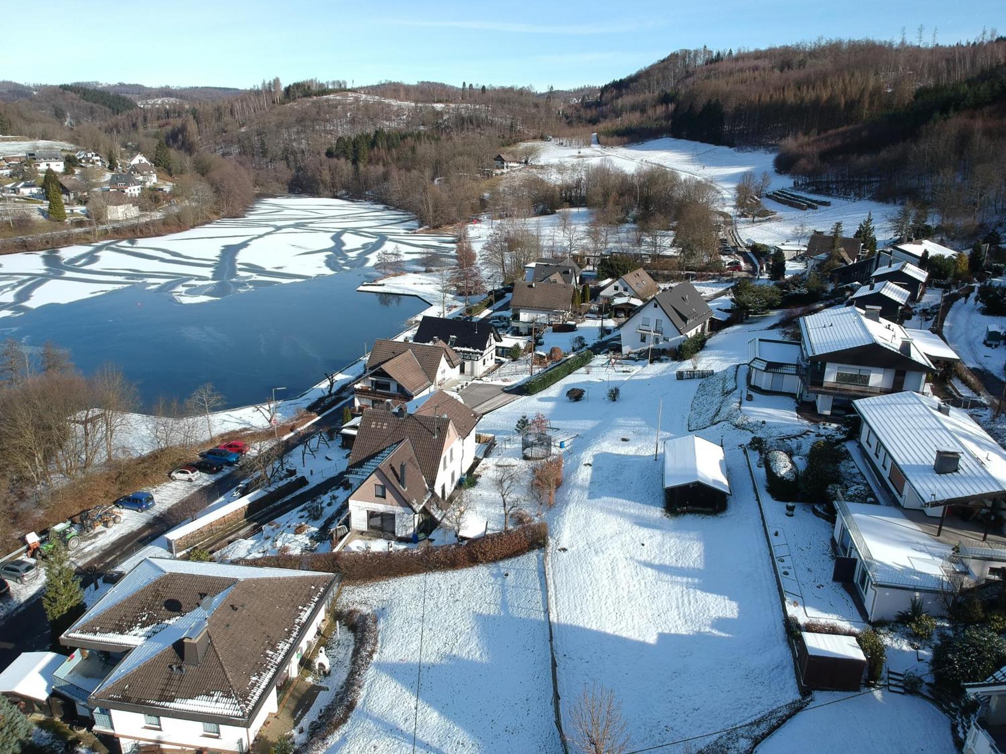 Exklusive Ferienwohnung 'Agger-Blick' Mit Grosser Seeblick-Terrasse & Sauna Gummersbach Bagian luar foto